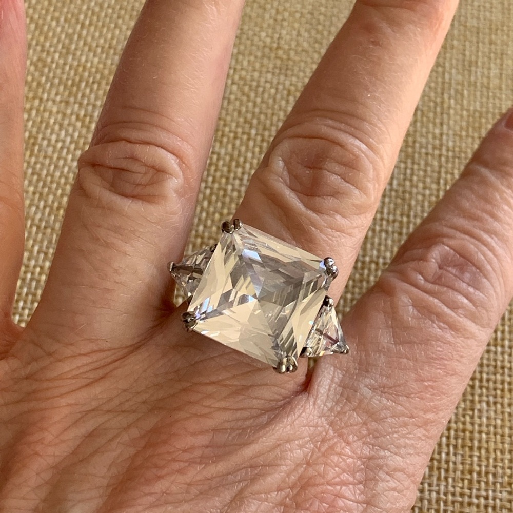 Huge sterling and Quartz ring. Size 7.5. Very dramatic color refraction.
